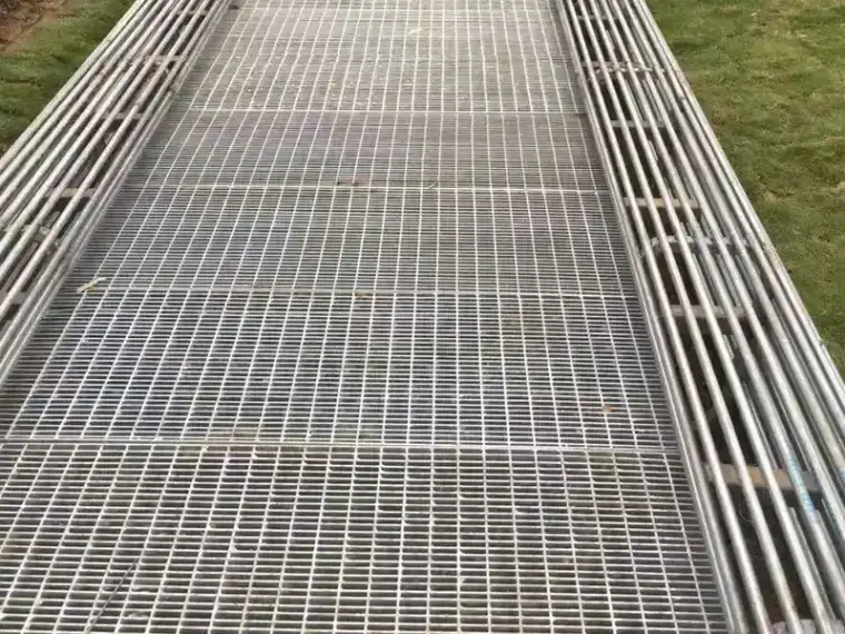 Grade de piso eletrossoldada — pontos de solda nas interseções